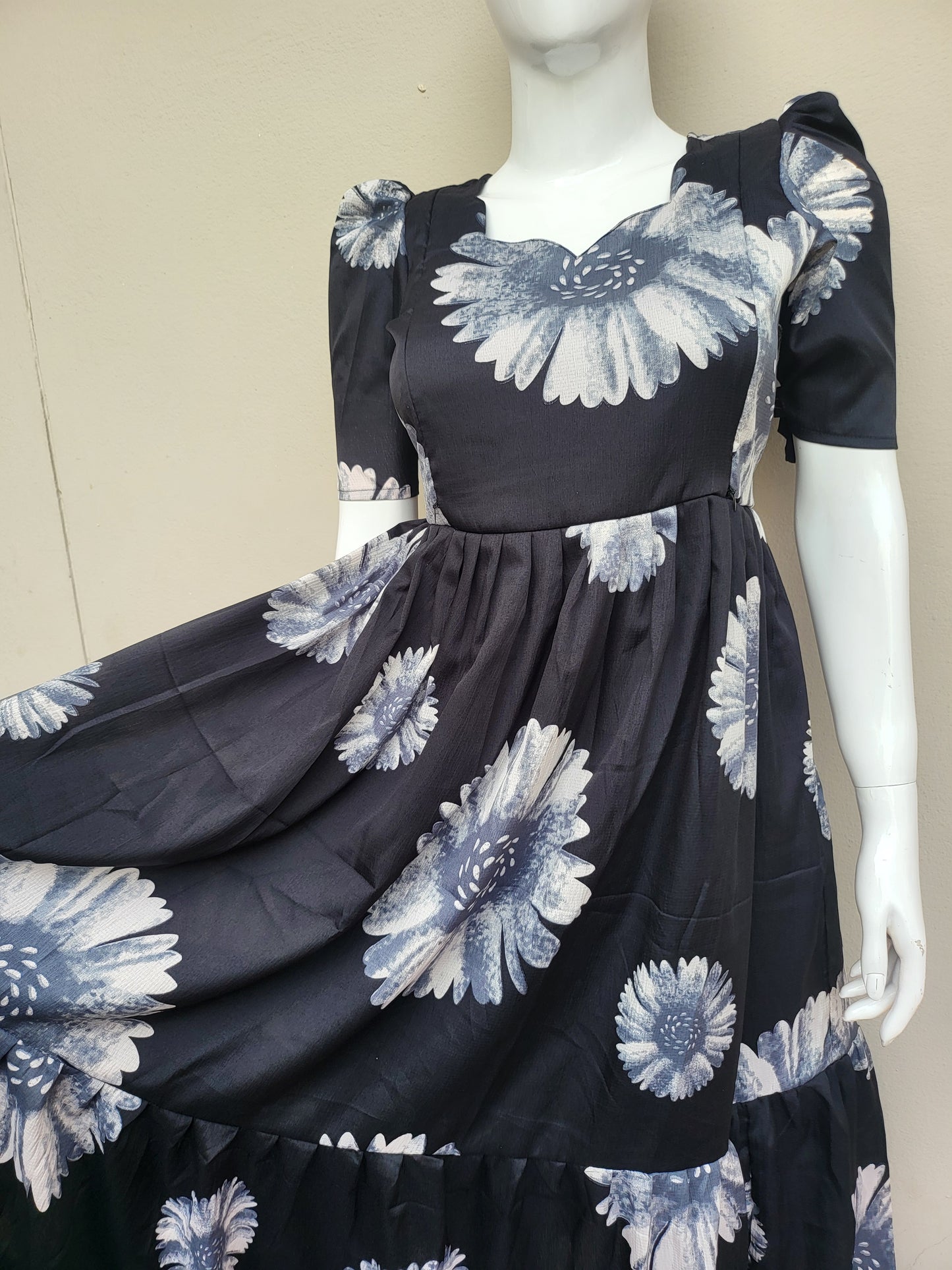 Deltacrepe feeding dresses