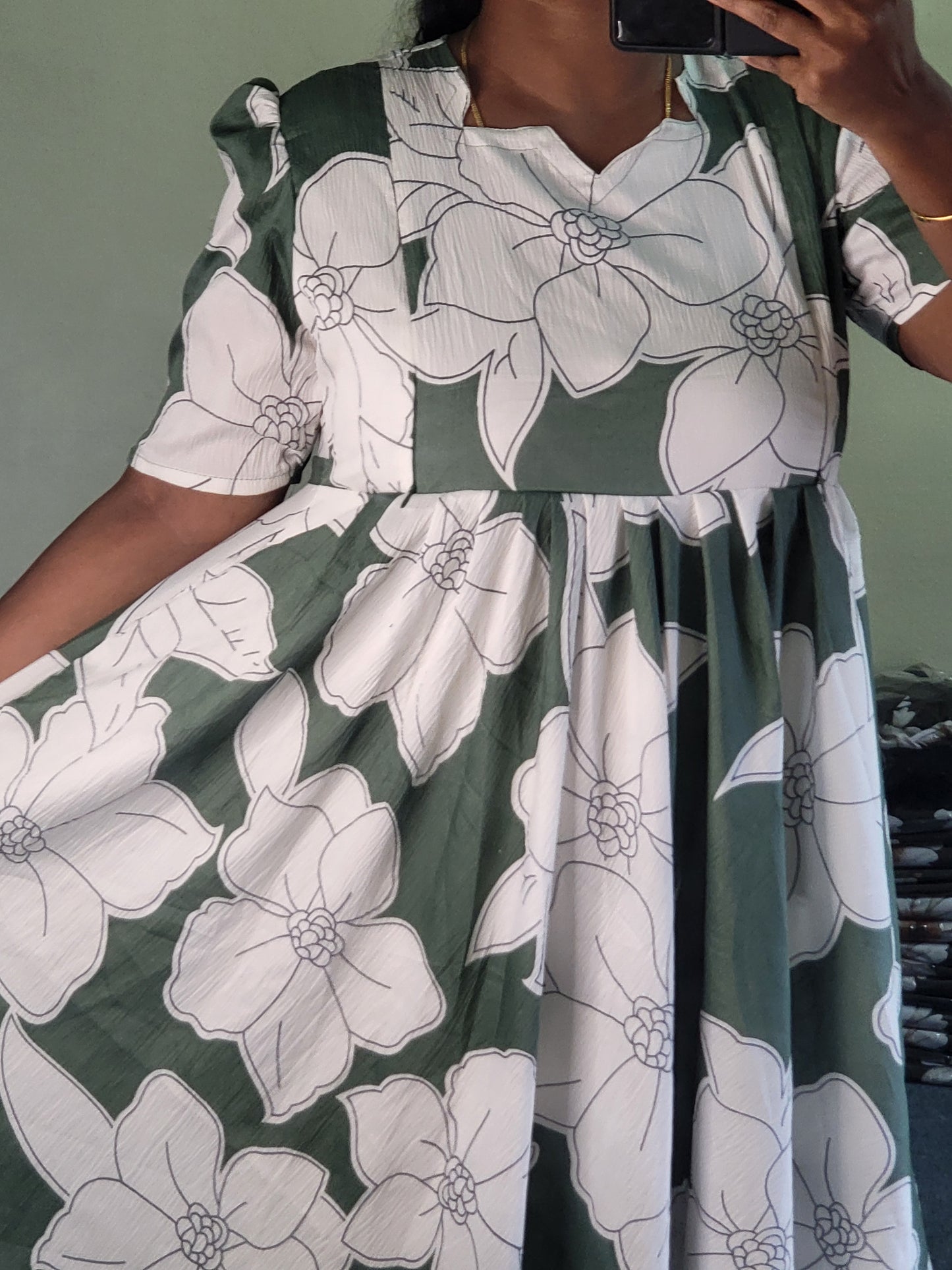 Deltacrepe feeding dresses