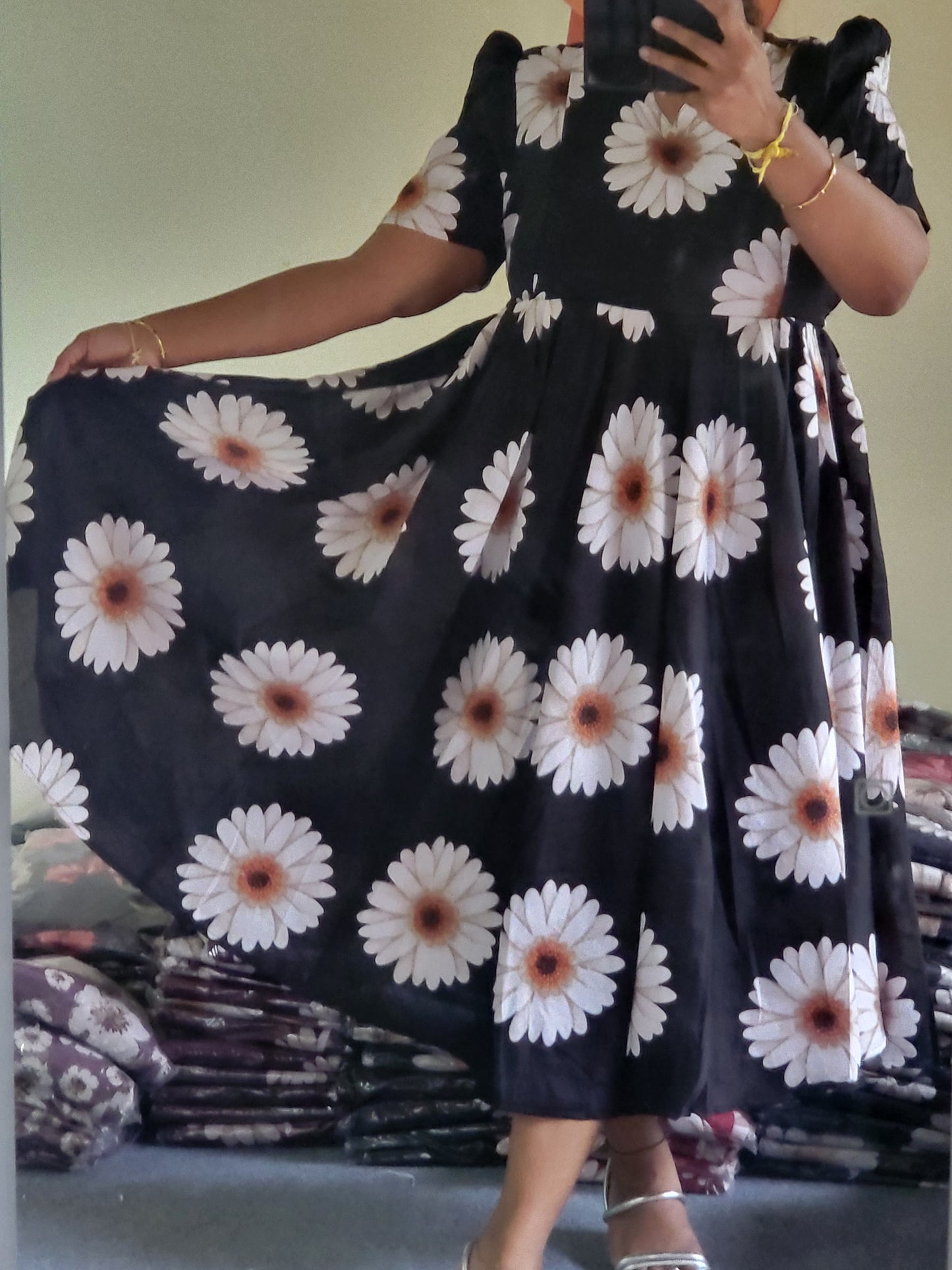 Deltacrepe feeding dresses