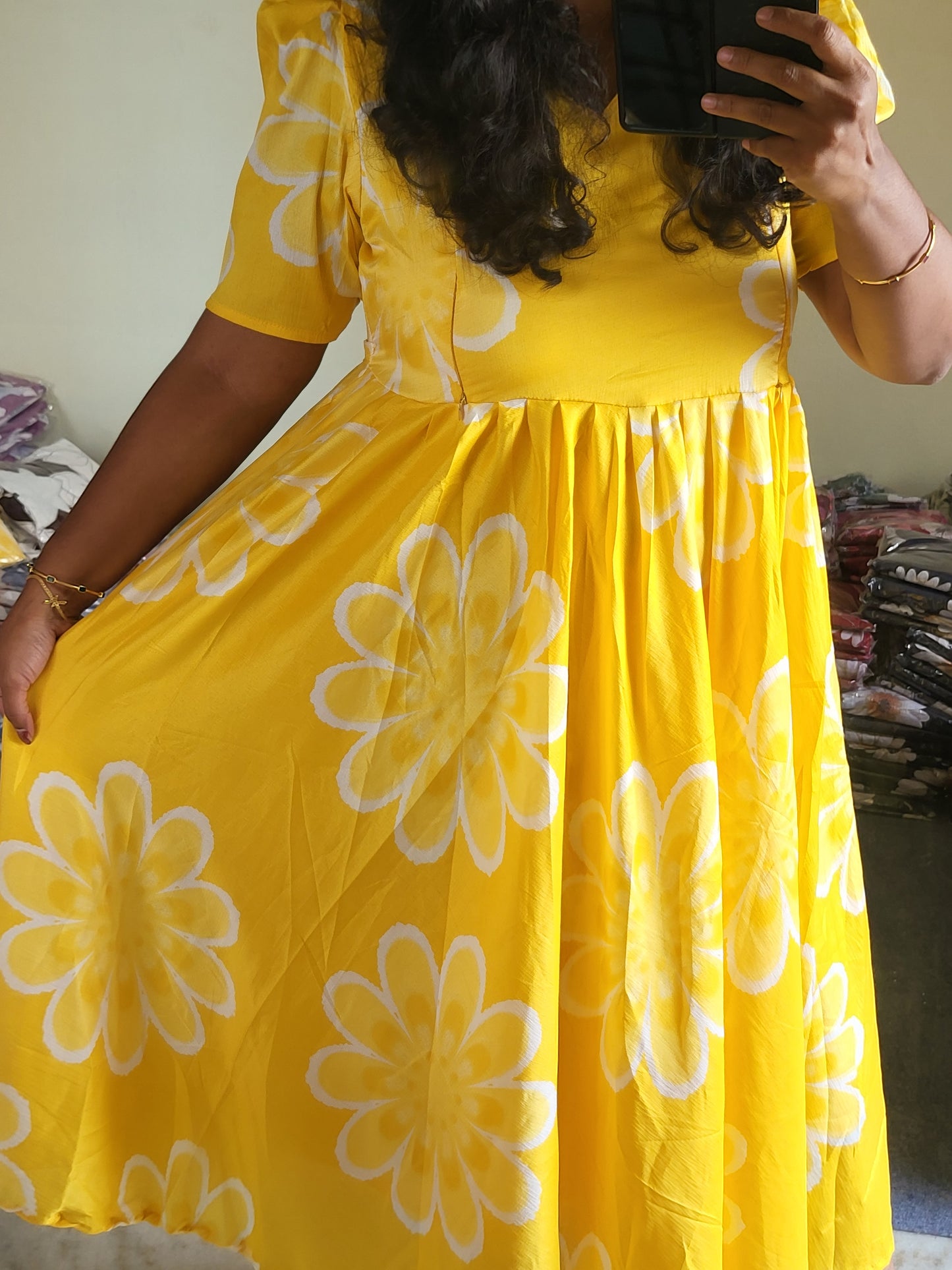 Deltacrepe feeding dresses