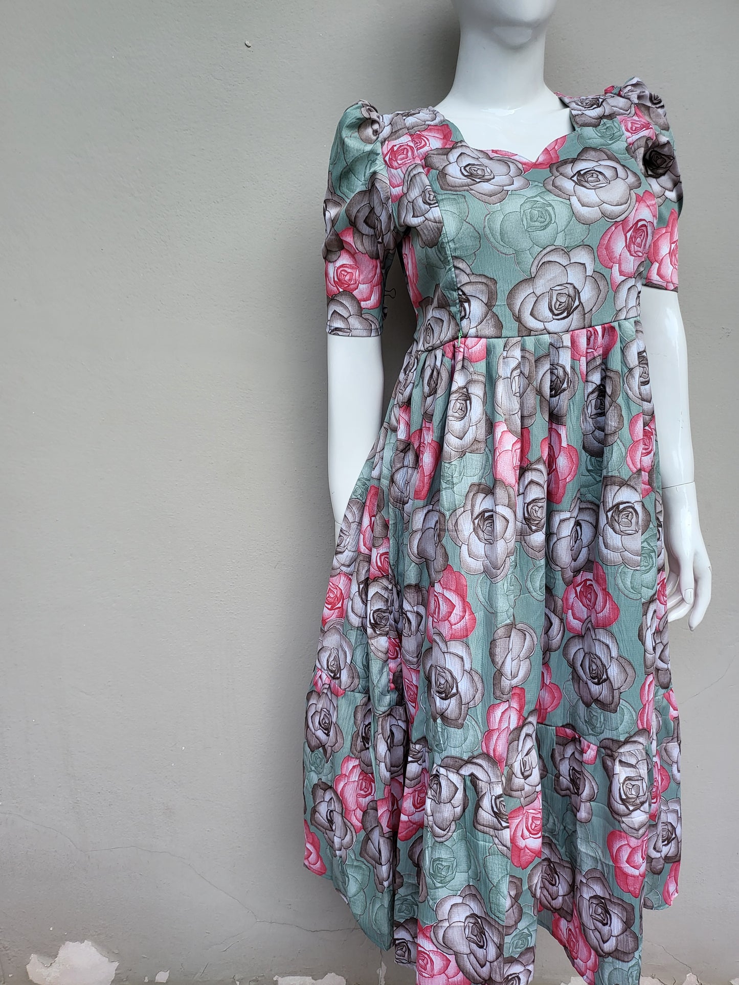 Deltacrepe feeding dresses