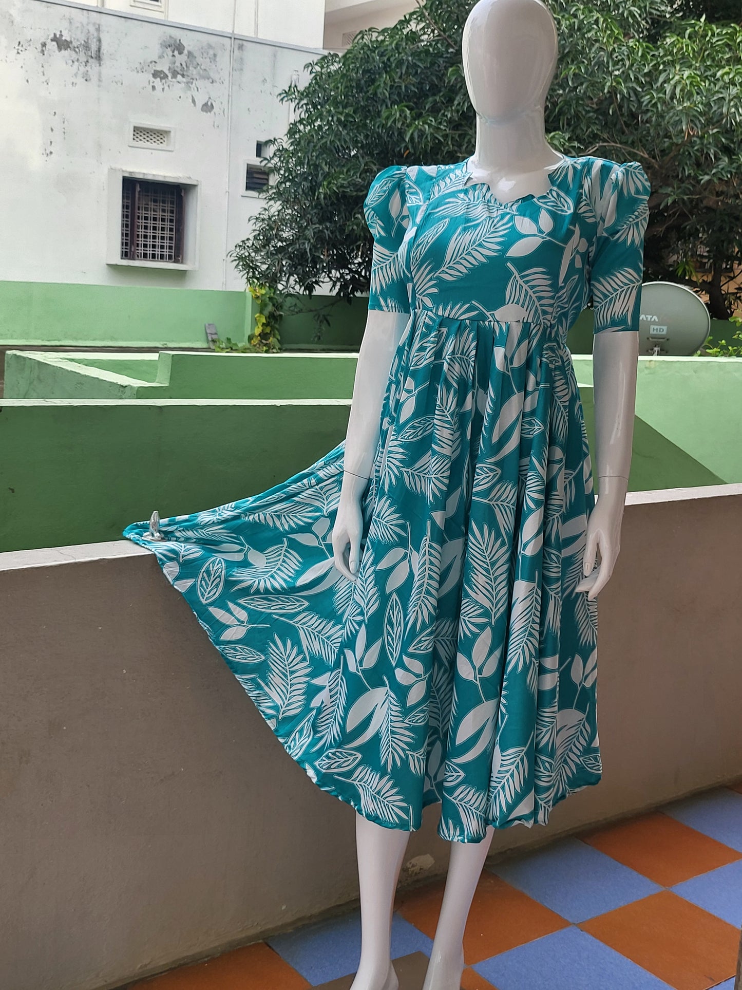 Deltacrepe feeding dresses