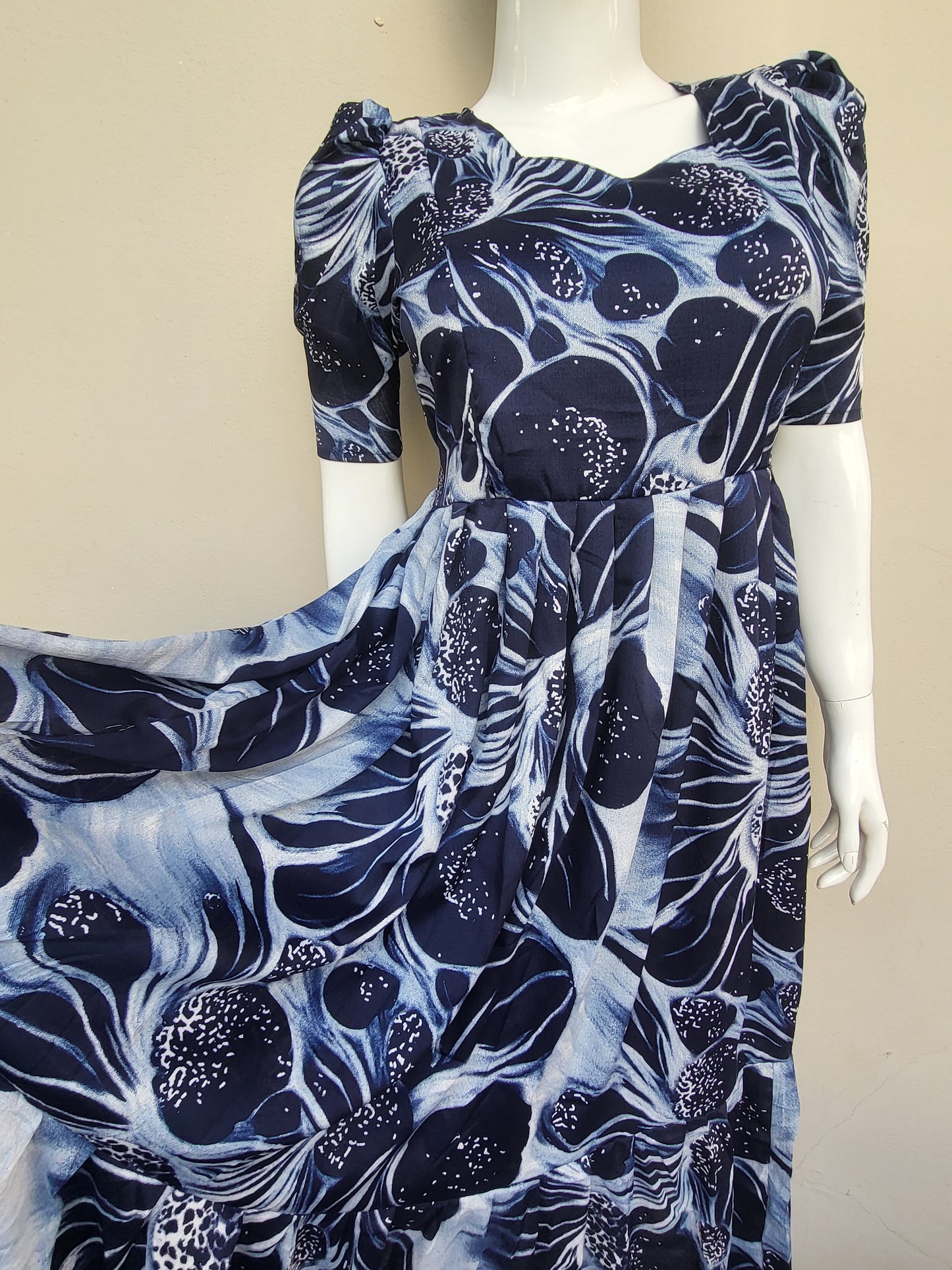 Deltacrepe feeding dresses