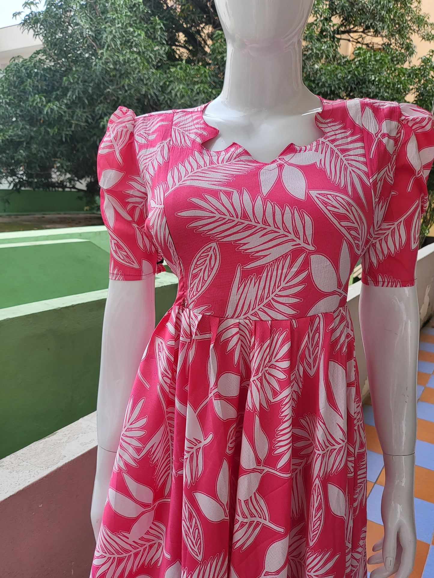 Deltacrepe feeding dresses