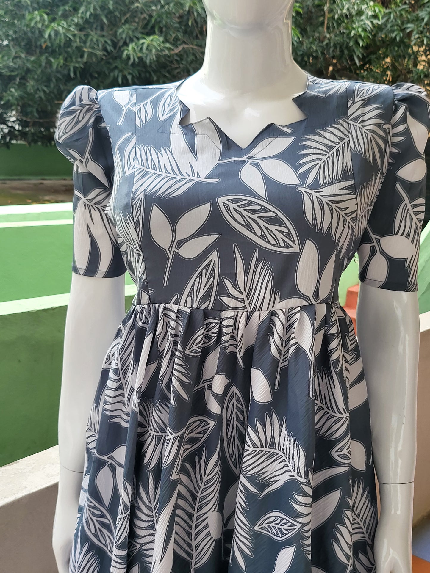 Deltacrepe feeding dresses