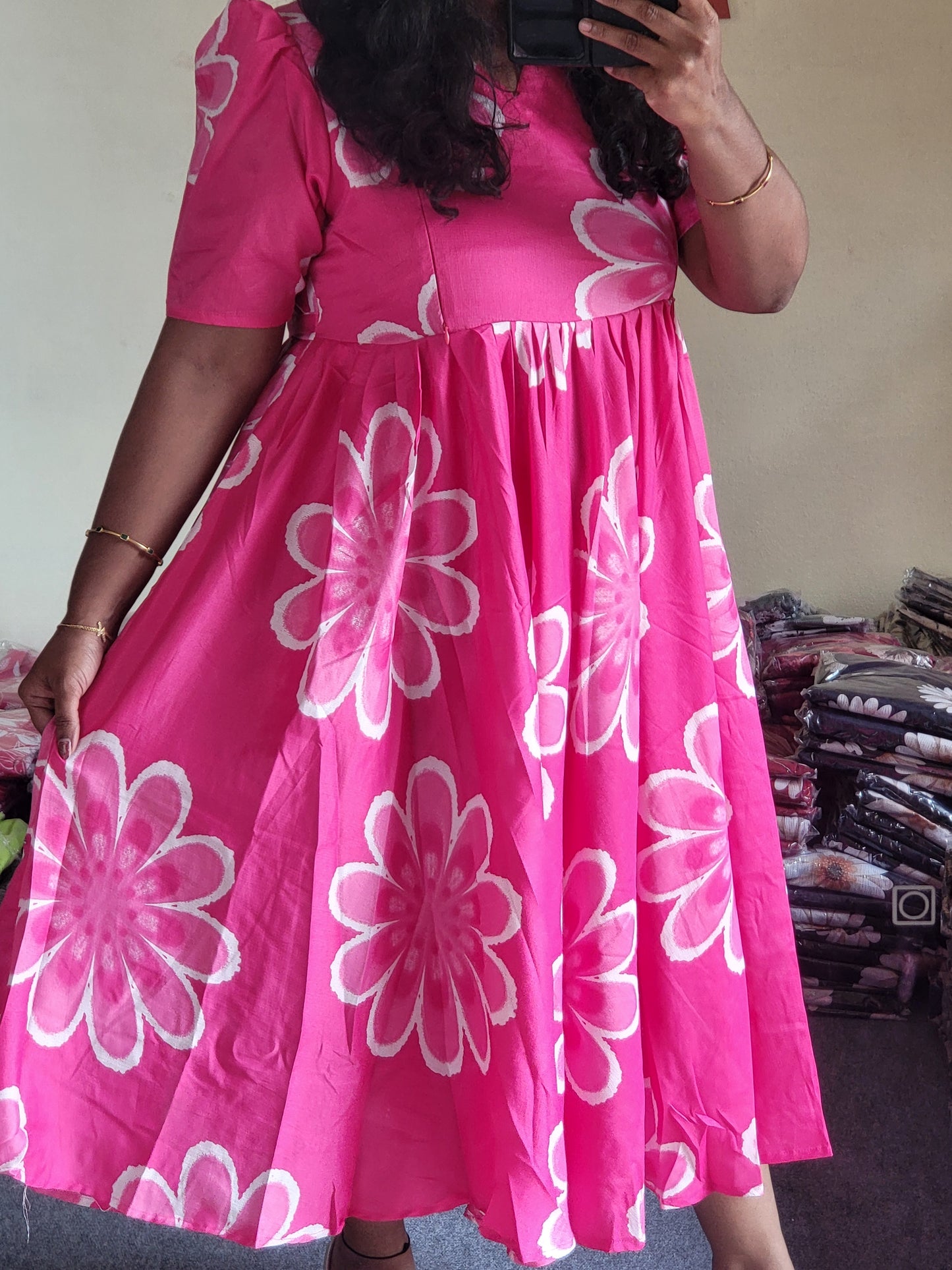 Deltacrepe feeding dresses