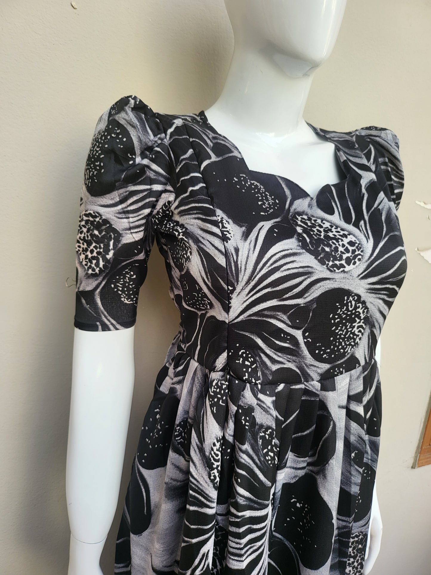 Deltacrepe feeding dresses