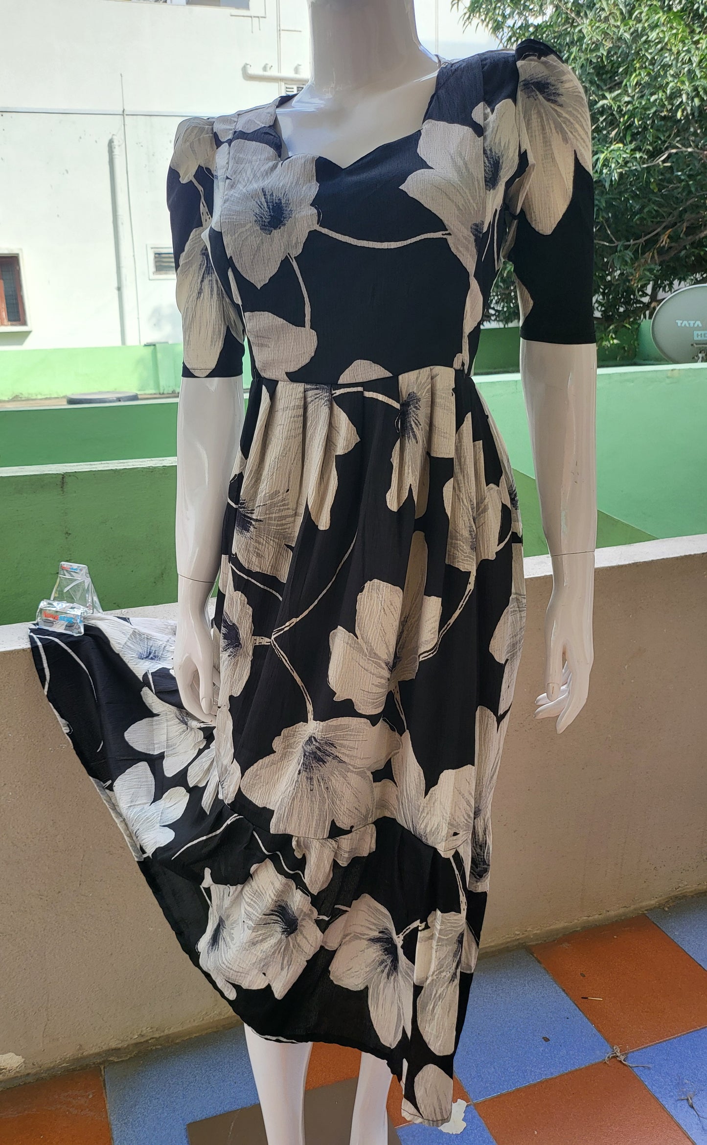 Deltacrepe feeding dresses