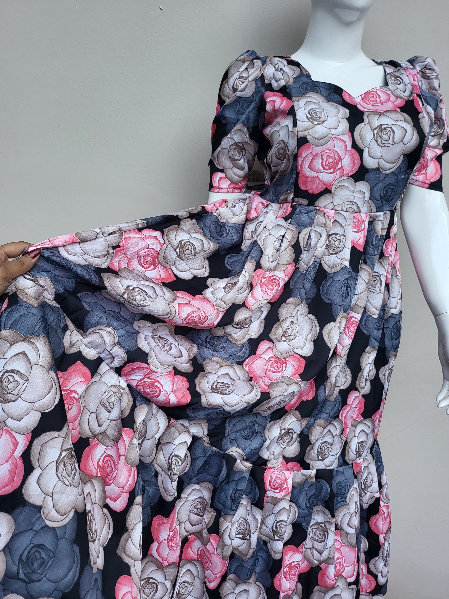 Deltacrepe feeding dresses