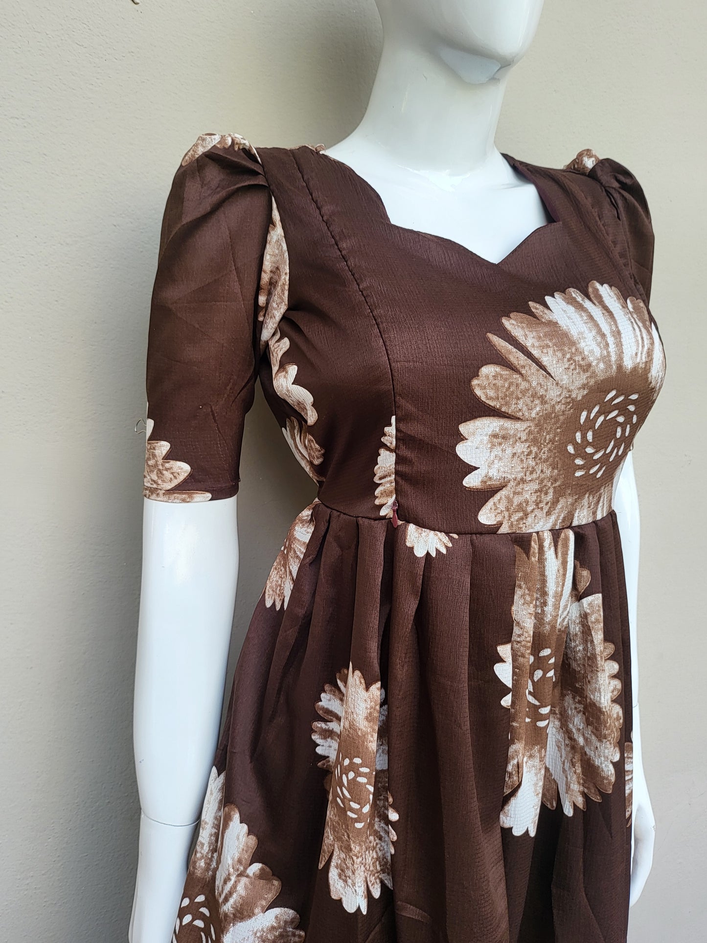 Deltacrepe feeding dresses