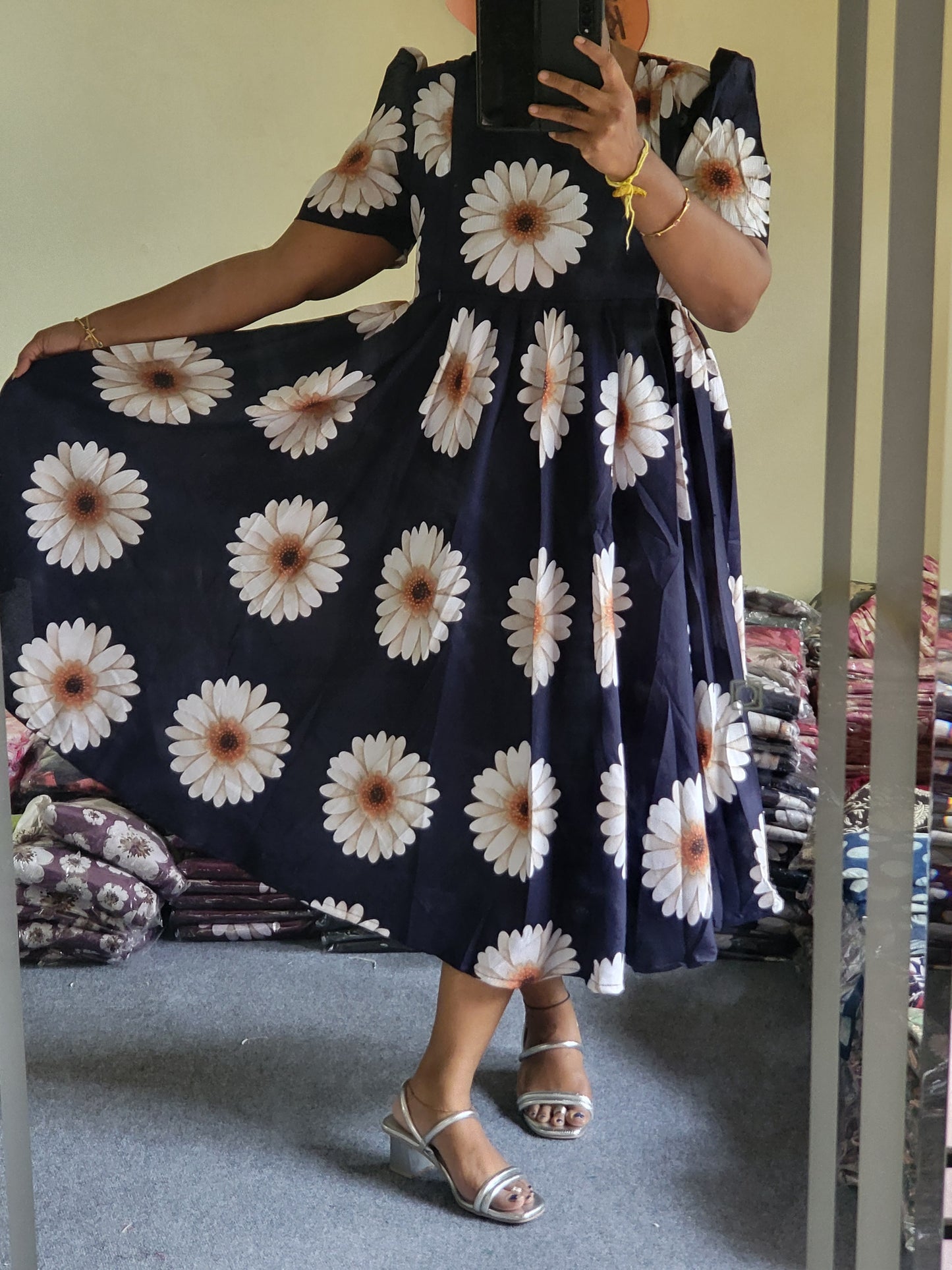 Deltacrepe feeding dresses