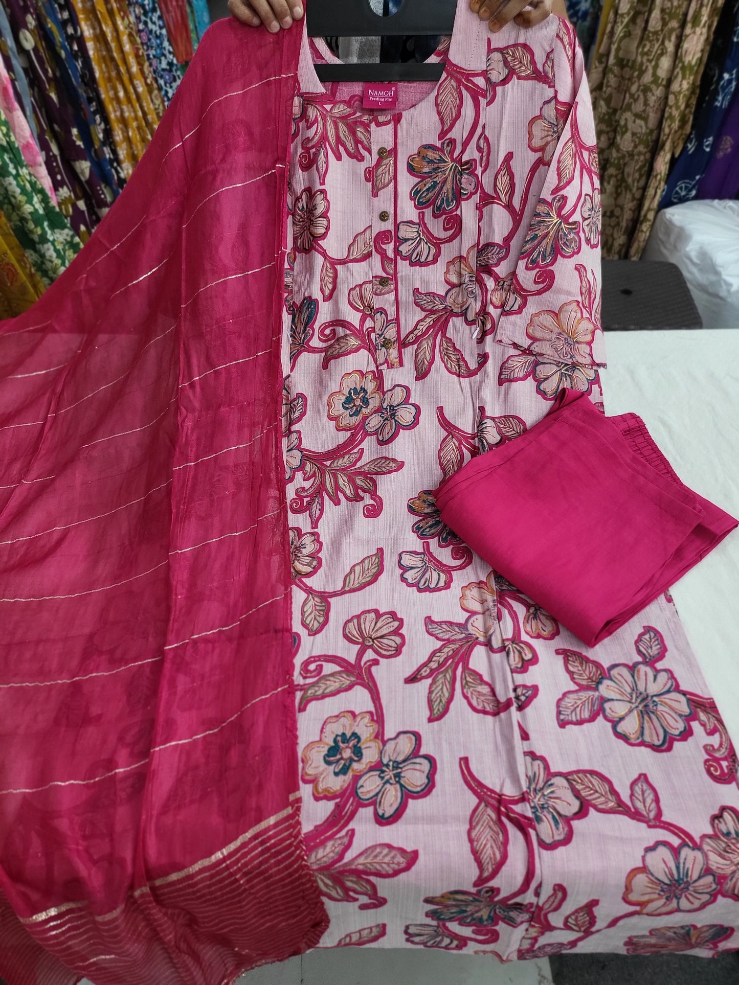 3pc sets in straightcut feeding pink