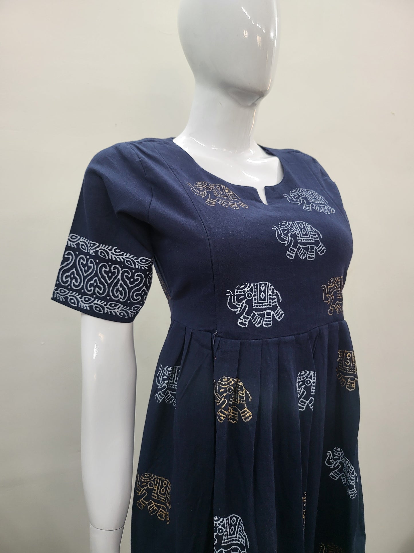 Handblock feeding Kurtis