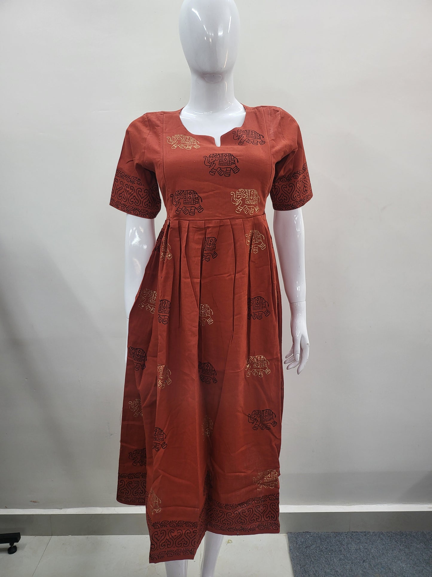 Handblock feeding Kurtis