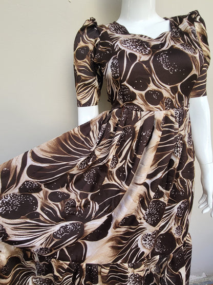 Deltacrepe feeding dresses