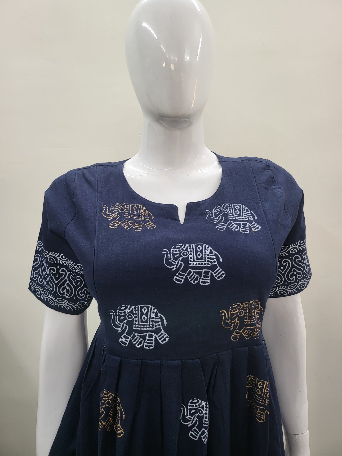 Handblock feeding Kurtis