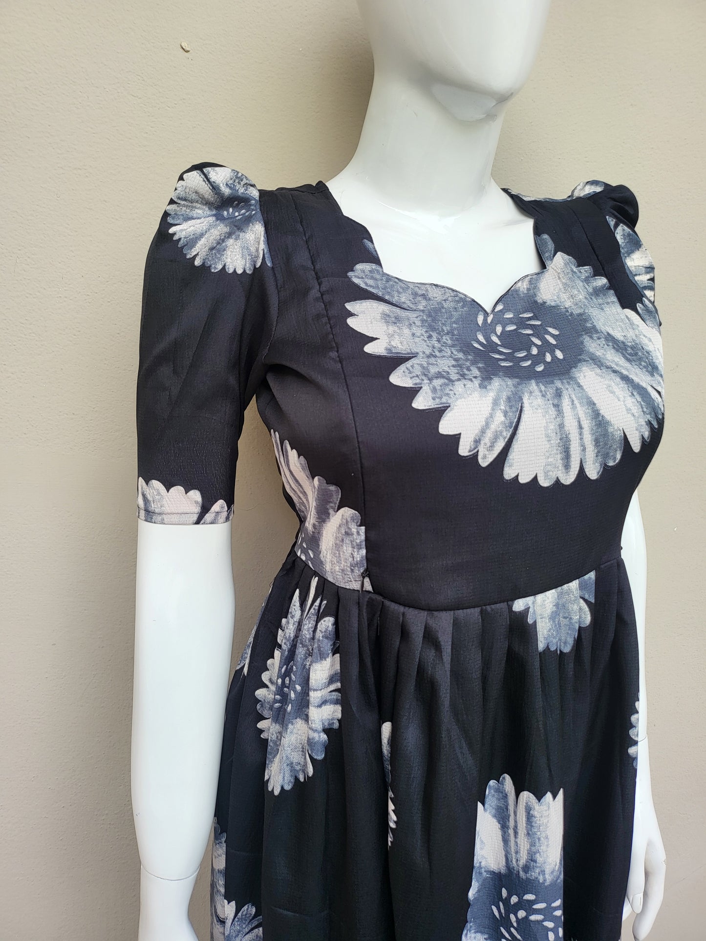 Deltacrepe feeding dresses