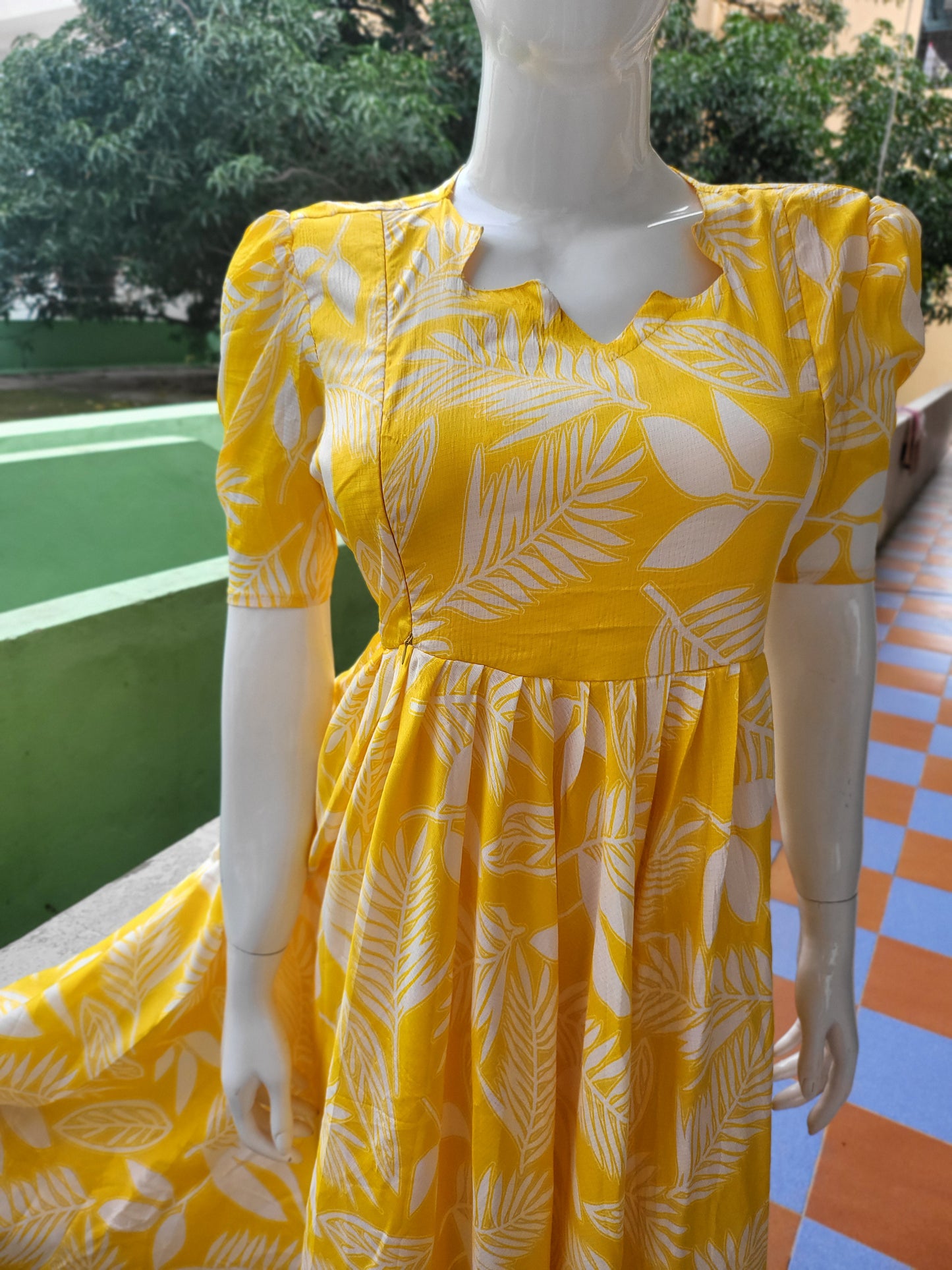 Deltacrepe feeding dresses