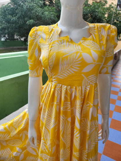 Deltacrepe feeding dresses