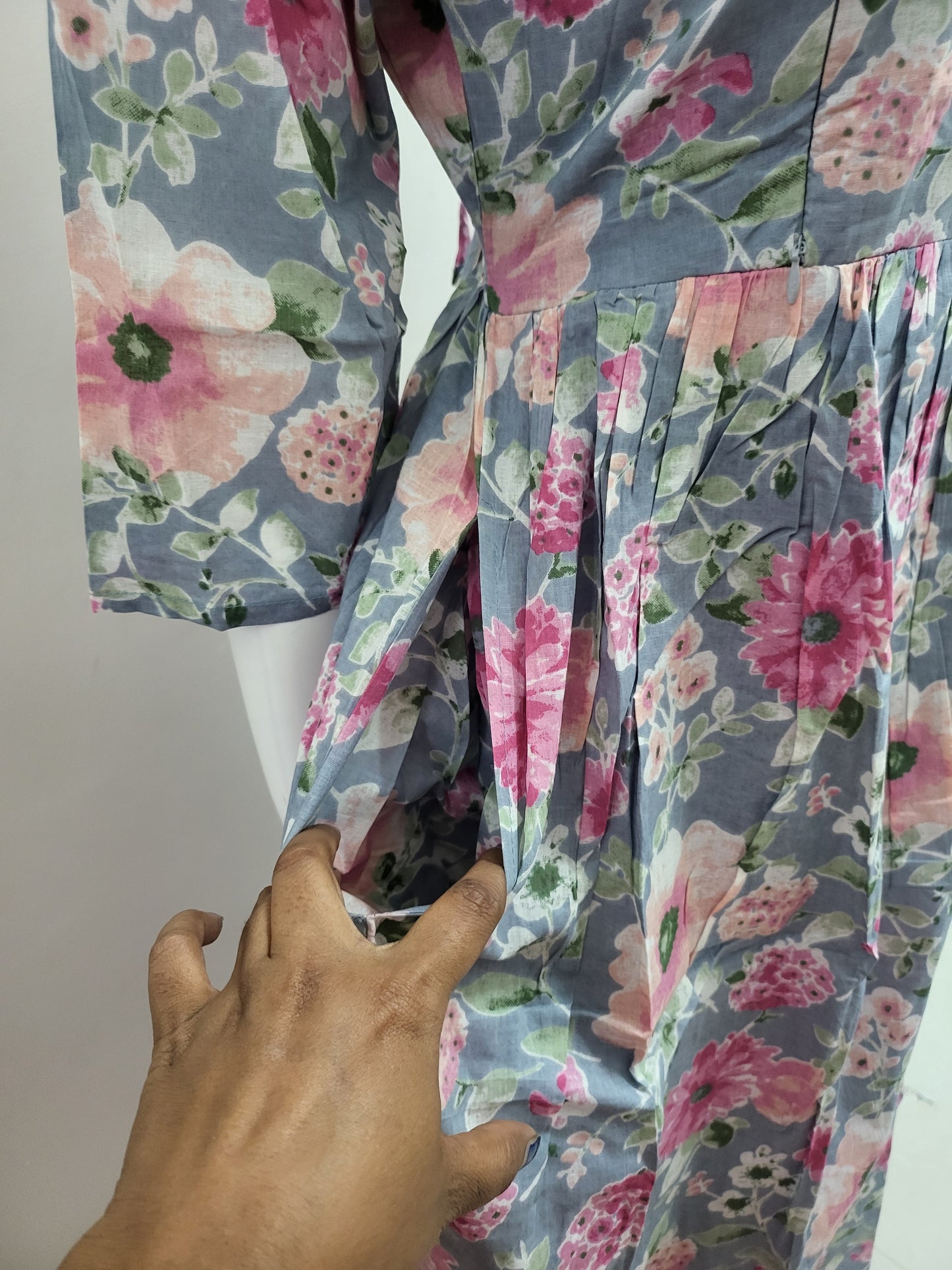 Feeding frock grayflower