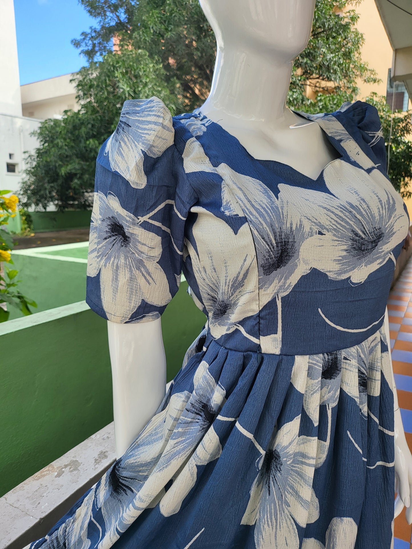 Deltacrepe feeding dresses