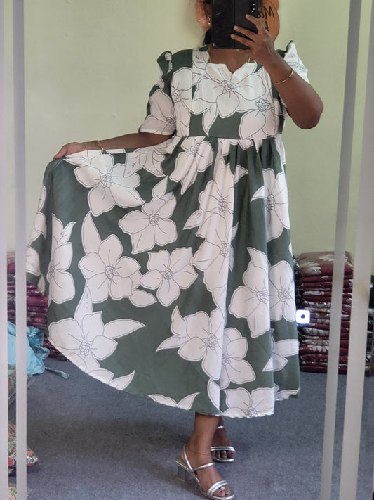 Deltacrepe feeding dresses