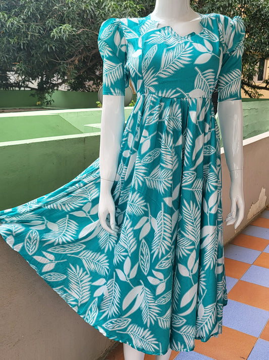Deltacrepe feeding dresses