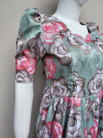 Deltacrepe feeding dresses