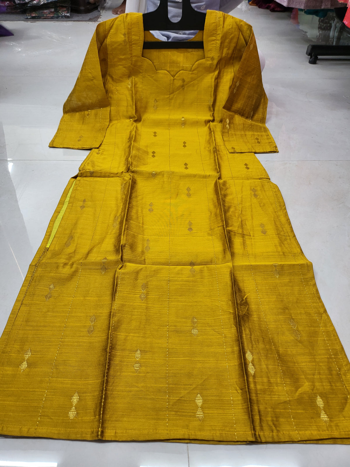 Rawsilk kurtis 04(non feeding)