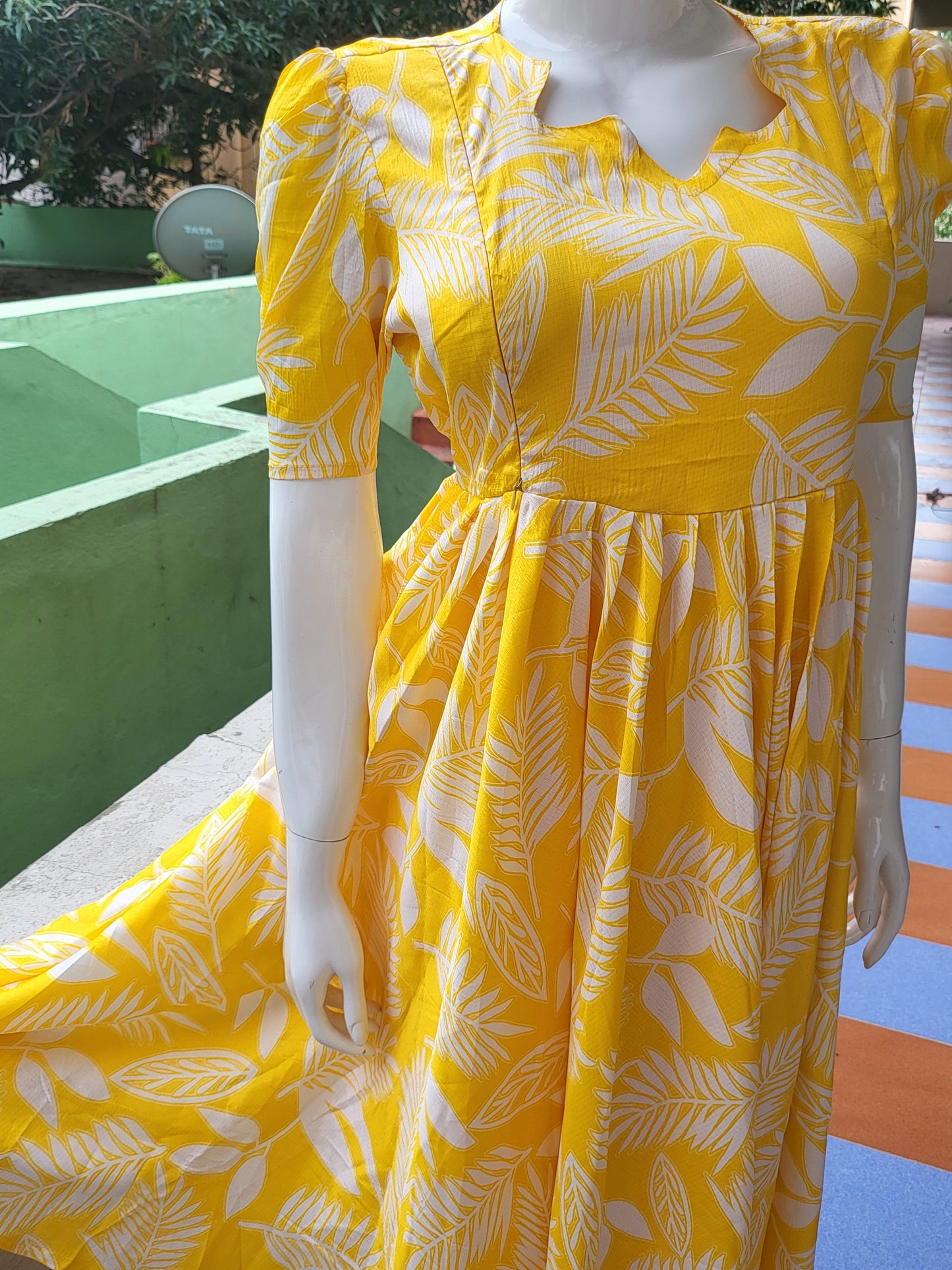 Deltacrepe feeding dresses