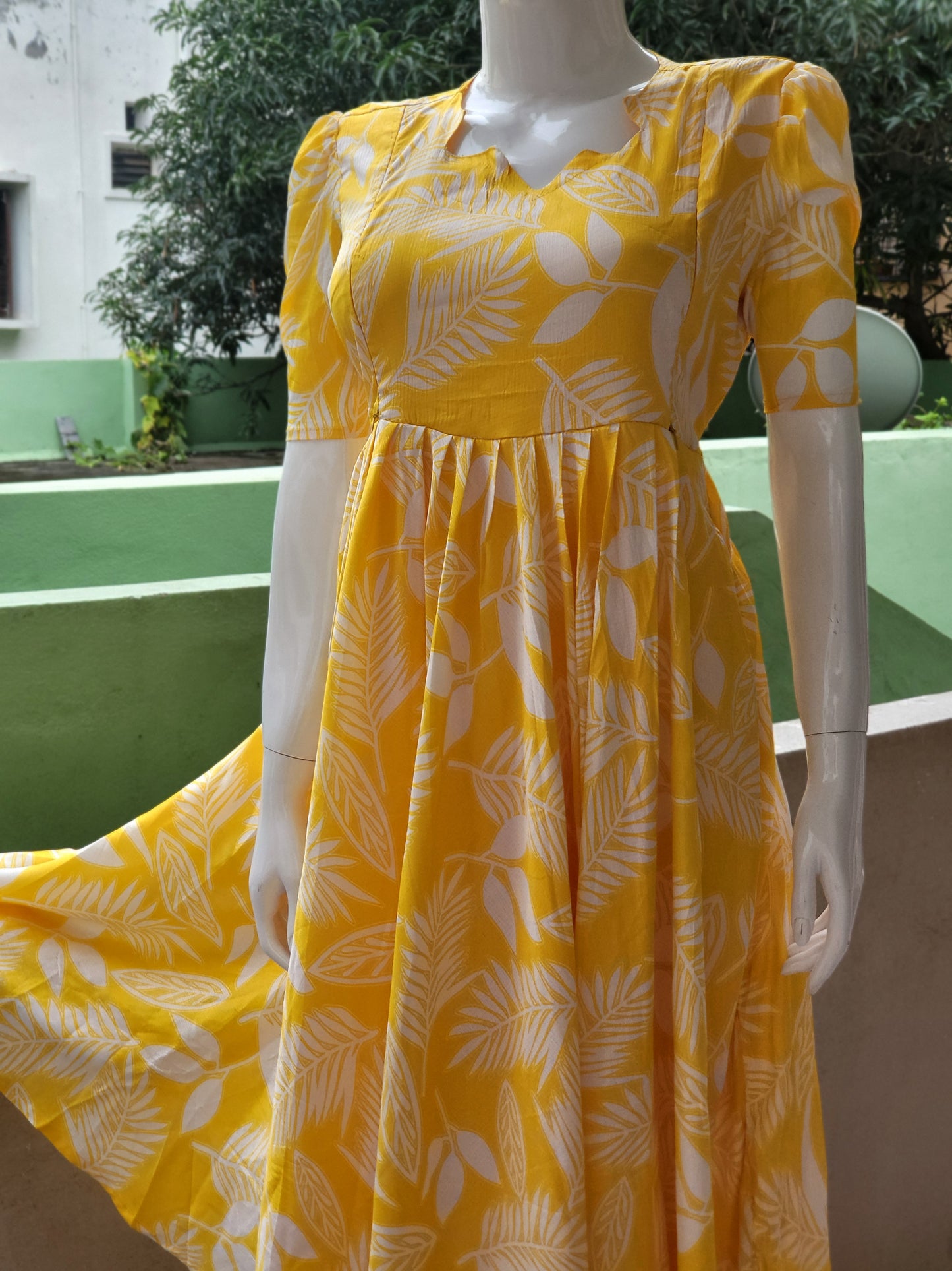 Deltacrepe feeding dresses