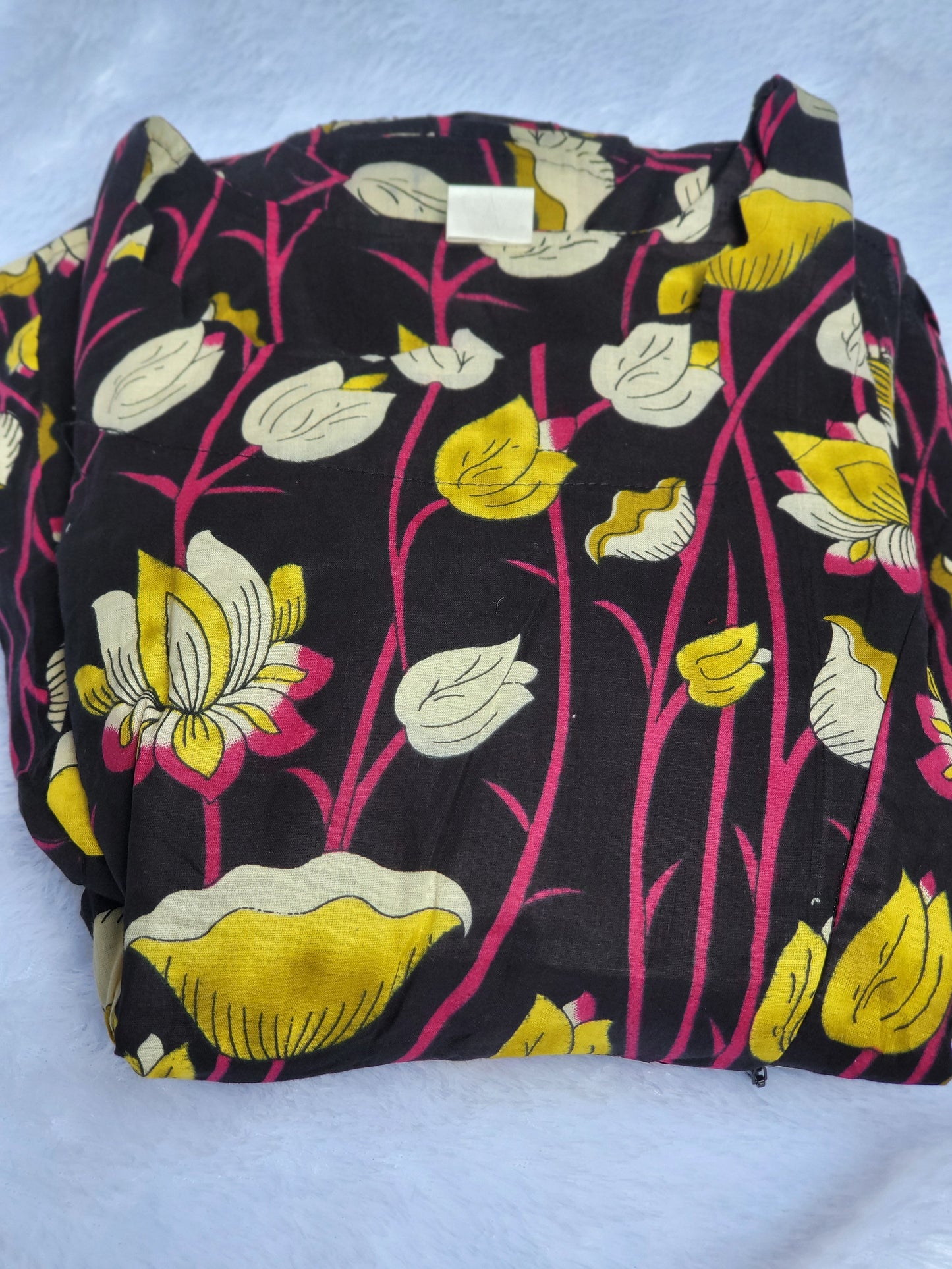 Kalamkaari feeding anarkali