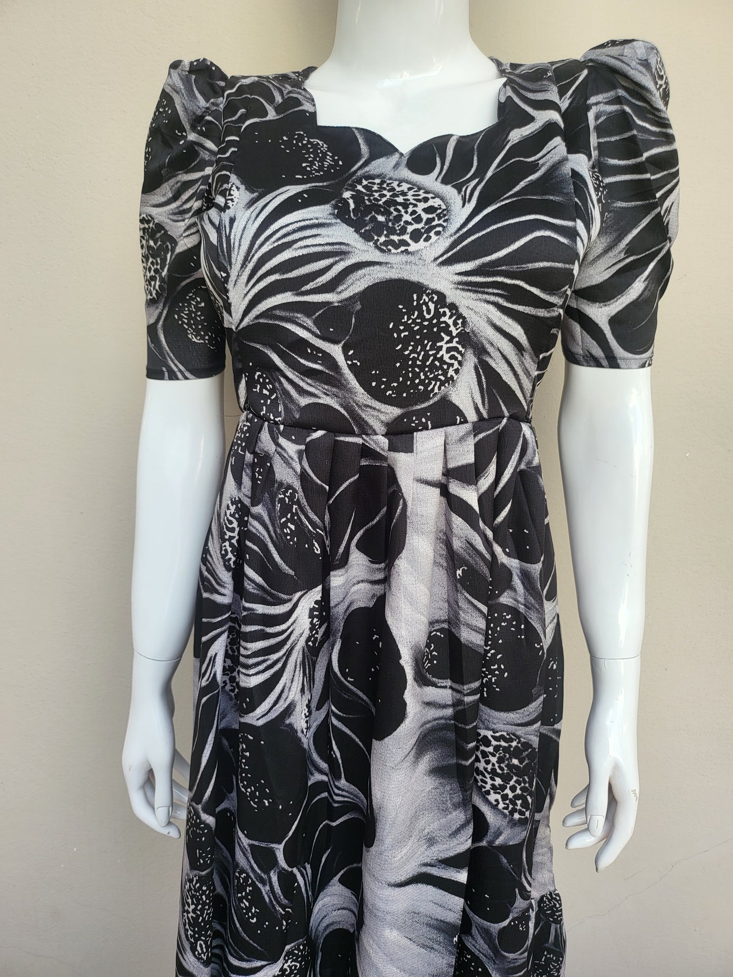 Deltacrepe feeding dresses