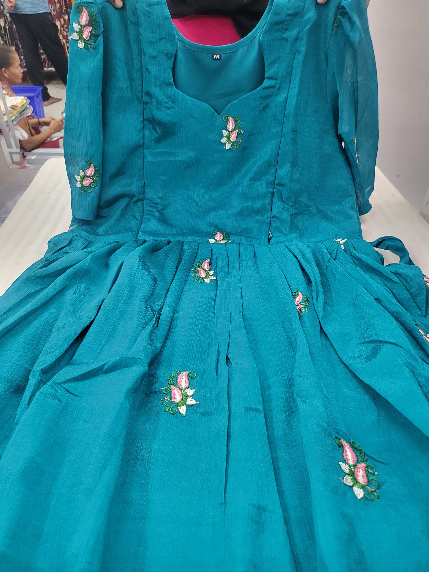 Chinnon silk embroidery feeding blu