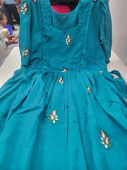 Chinnon silk embroidery feeding blu