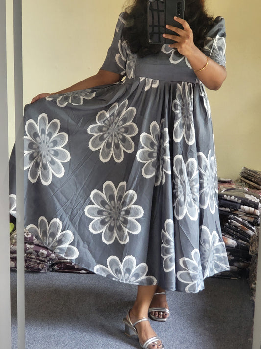 Deltacrepe feeding dresses