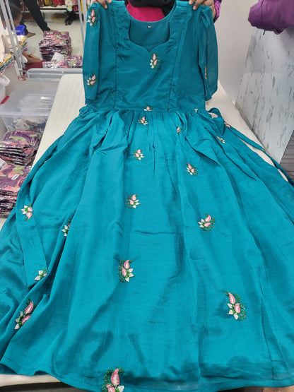 Chinnon silk embroidery feeding blu