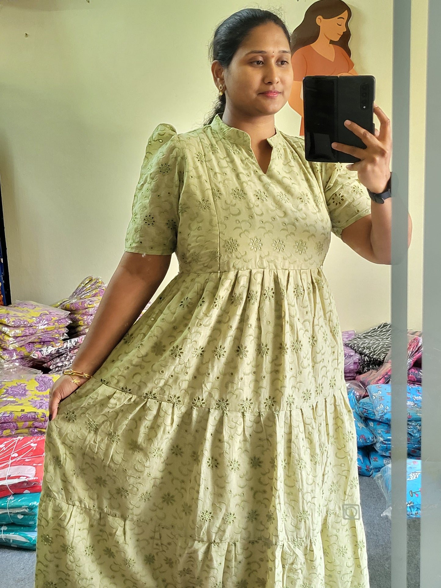 Hakoba feeding kurtis