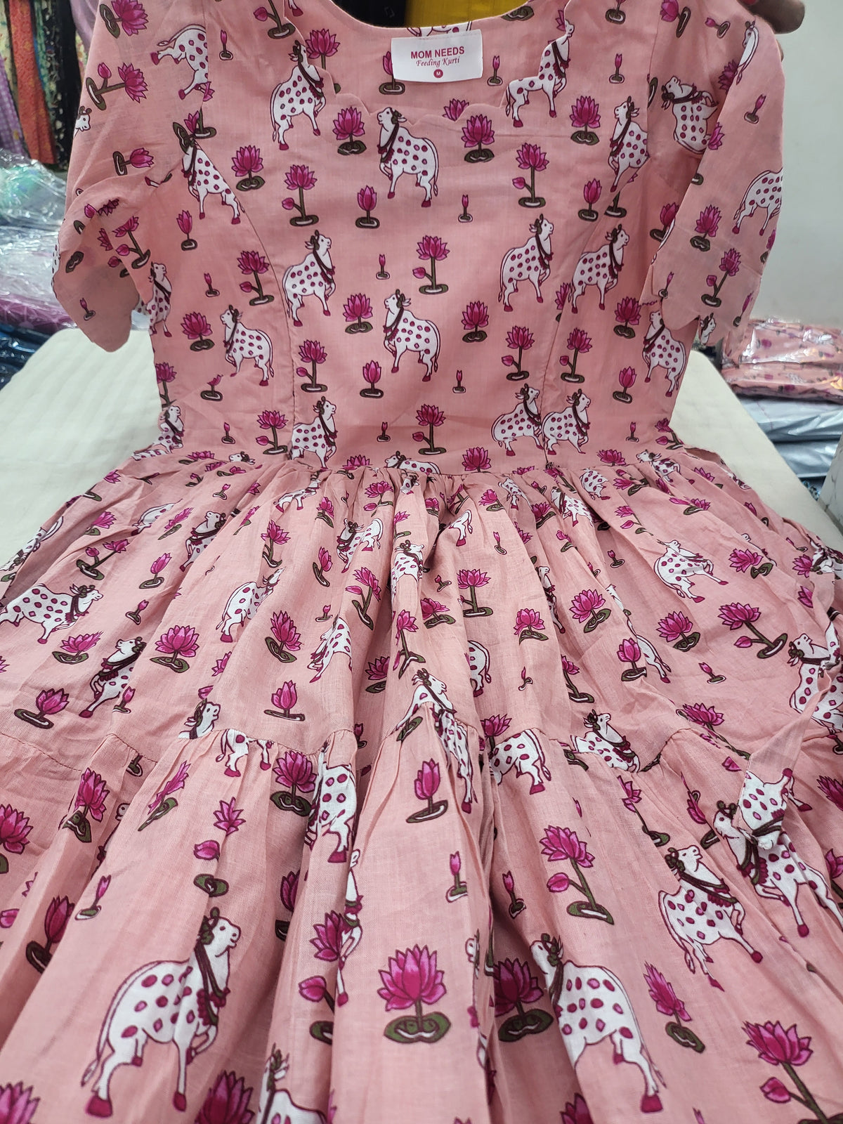 Pichvai print feeding pink