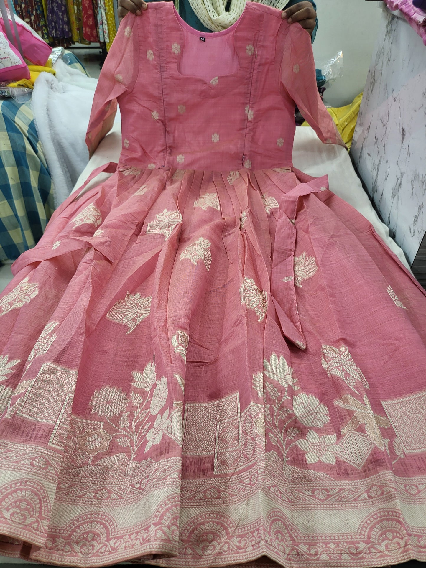 Jamdhani silk feeding pink
