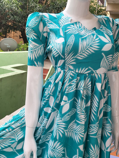 Deltacrepe feeding dresses