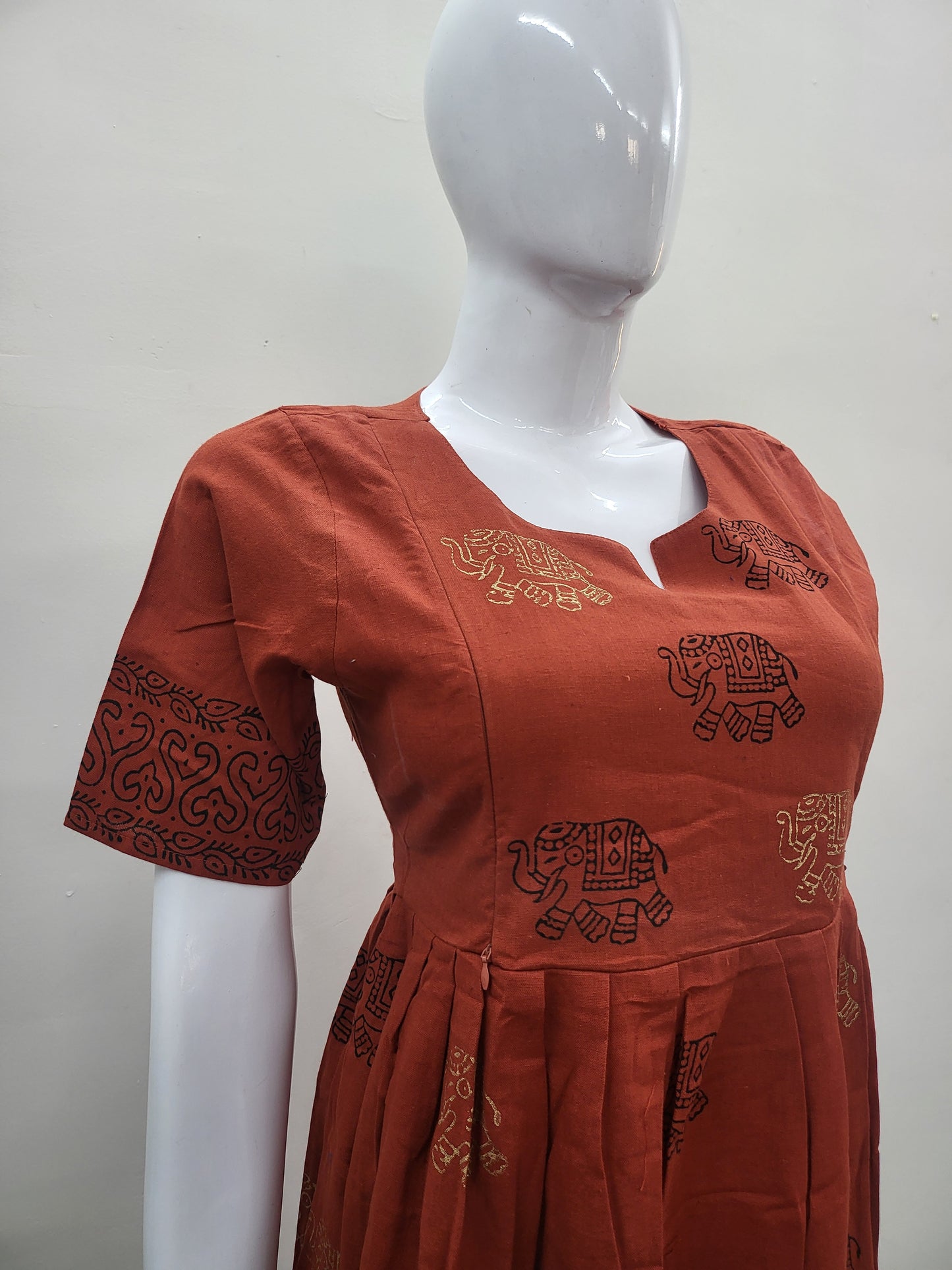 Handblock feeding Kurtis