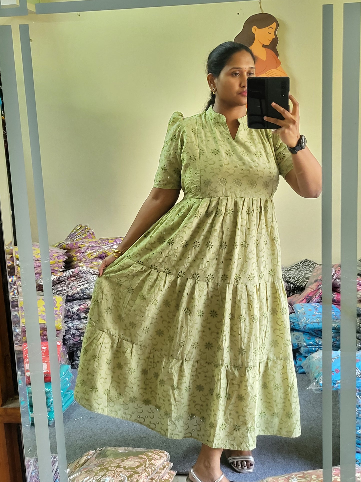 Hakoba feeding kurtis