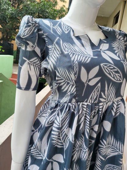 Deltacrepe feeding dresses