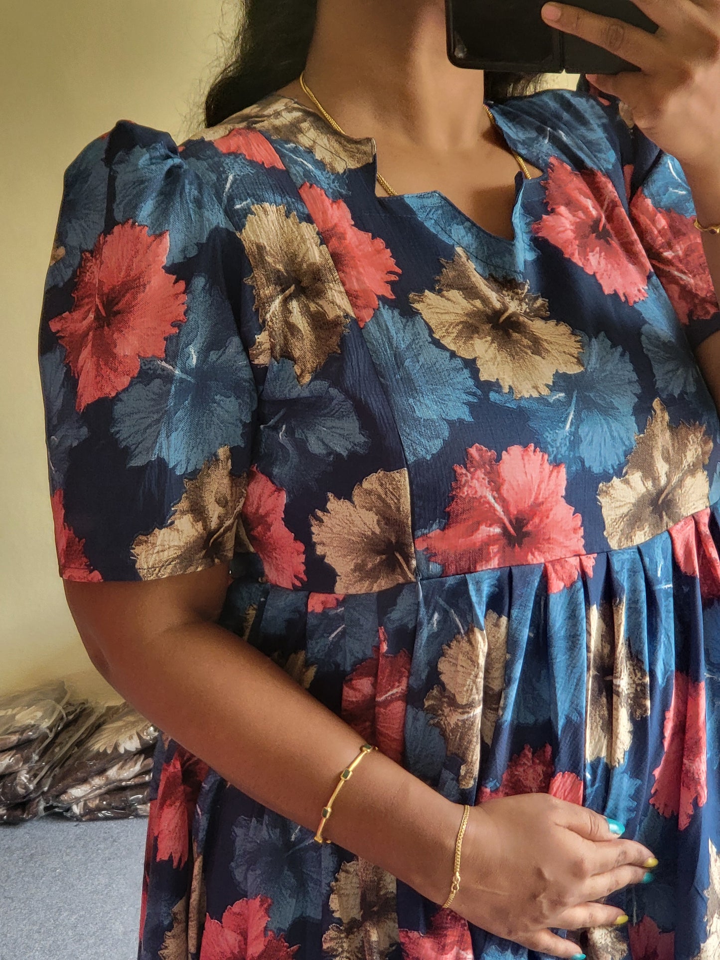 Deltacrepe feeding dresses