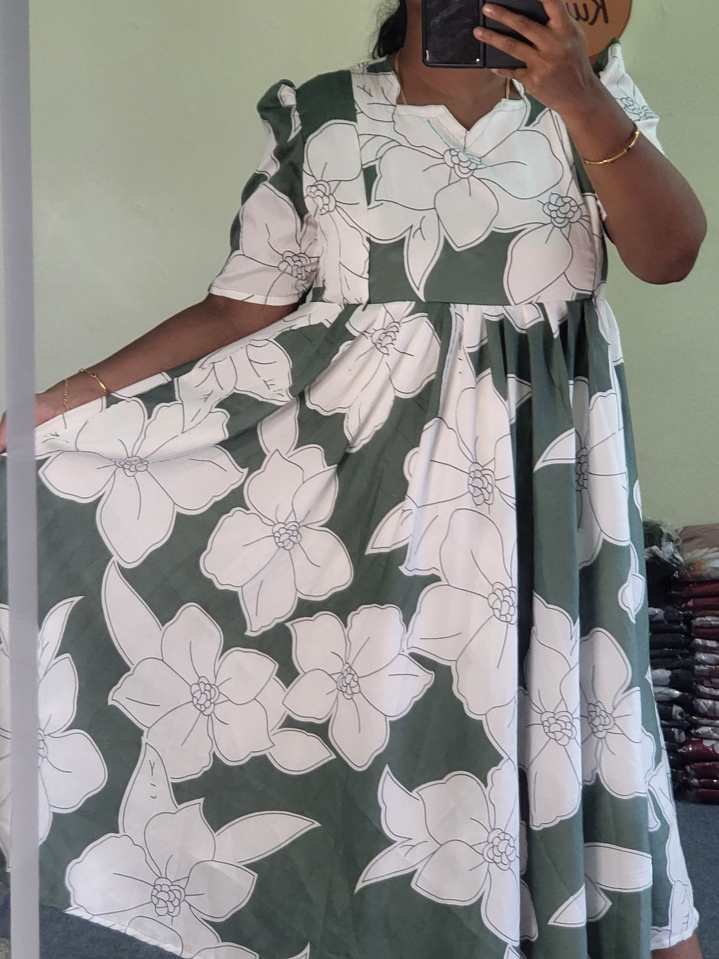 Deltacrepe feeding dresses