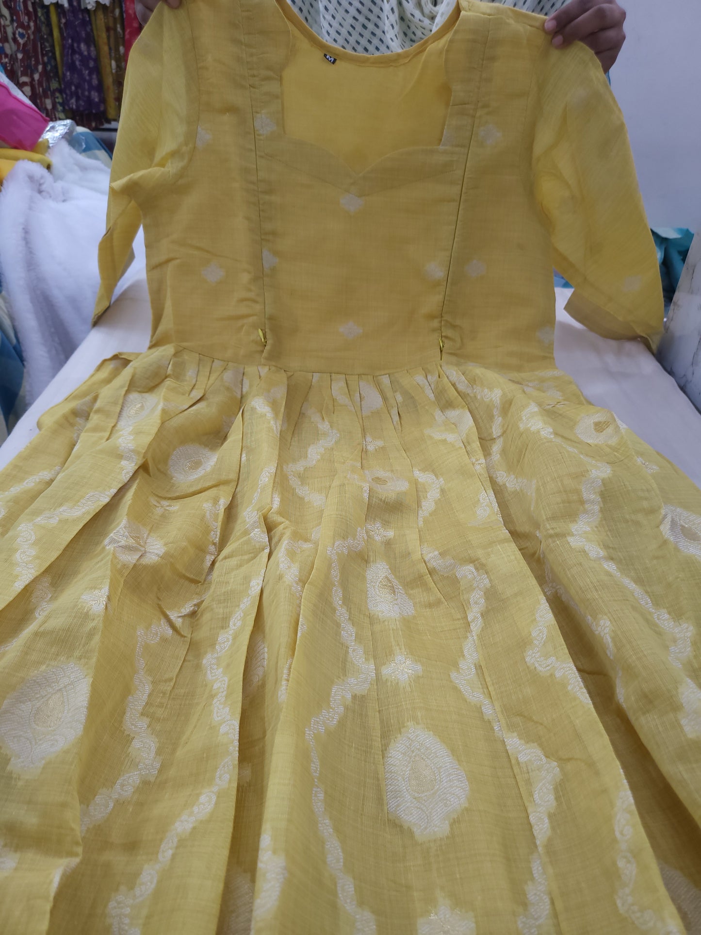 Jamdhani silk feeding yellow 02