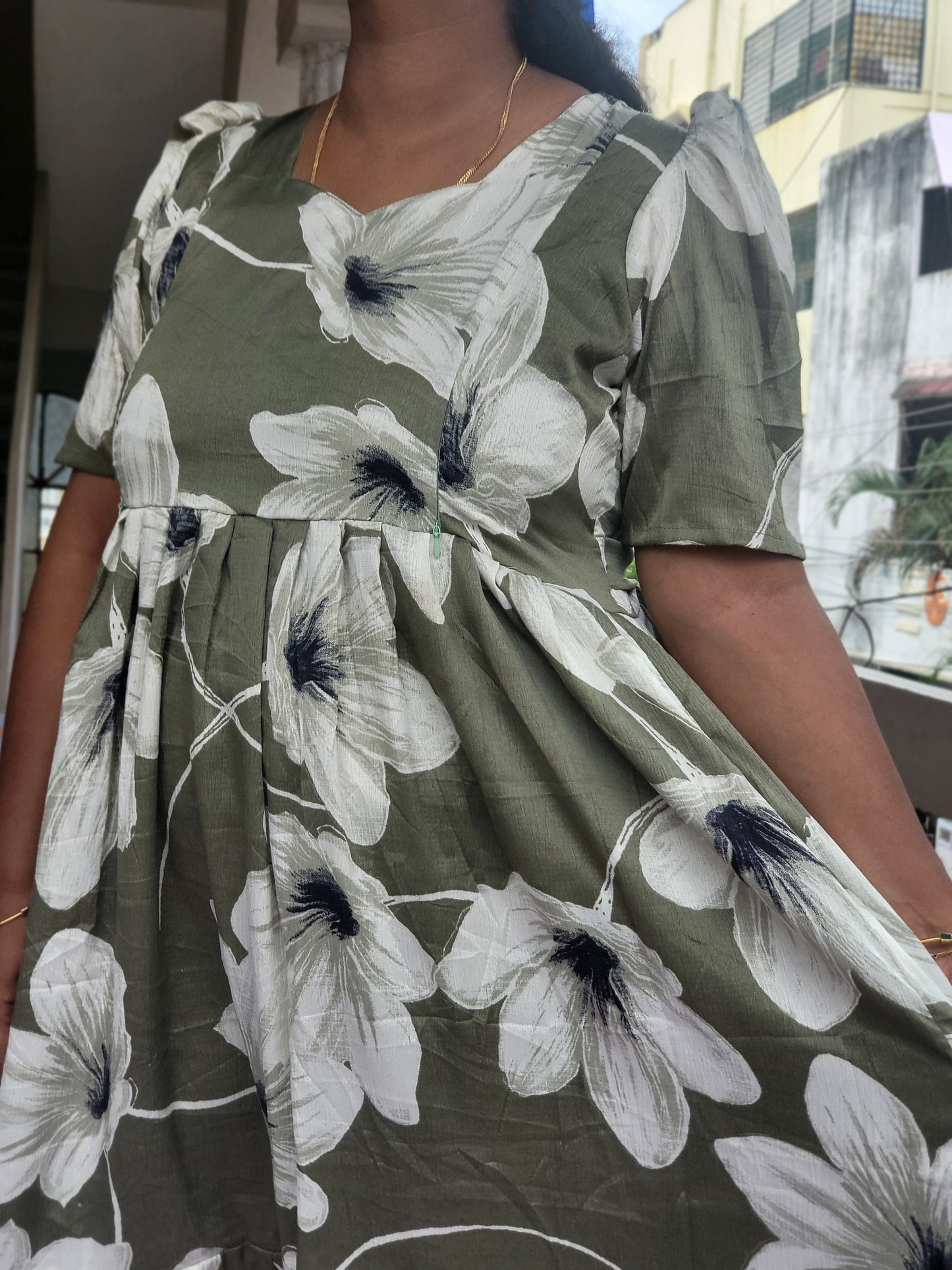 Deltacrepe feeding dresses