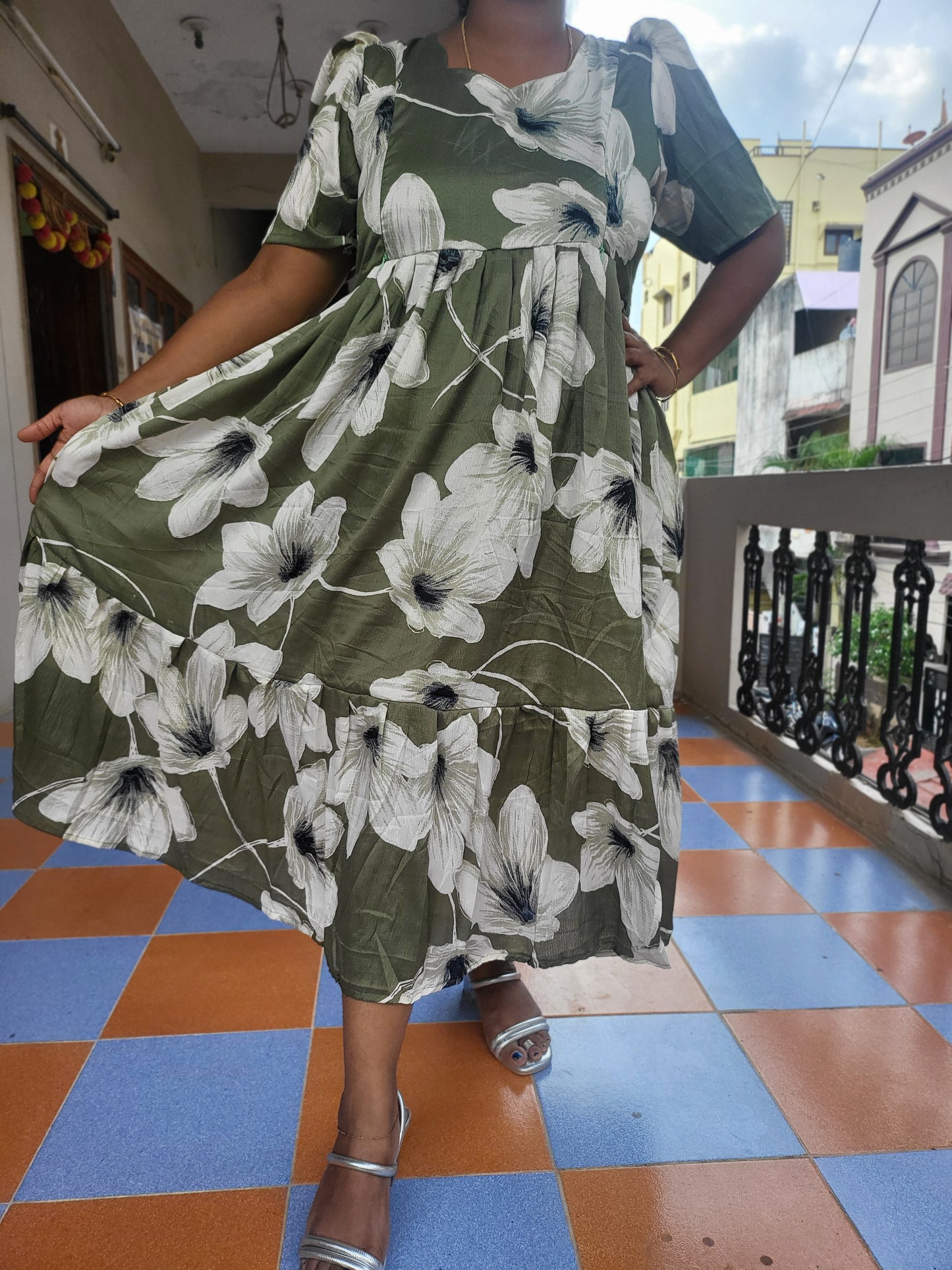 Deltacrepe feeding dresses