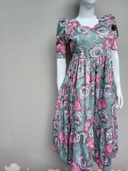 Deltacrepe feeding dresses